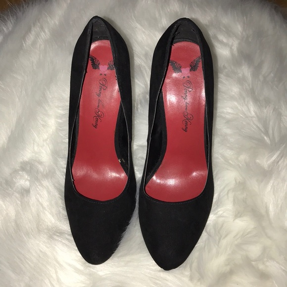 SEXY Black suede pumps! Worn inside only. 4” heel. Size 8.5 - Picture 2 of 7